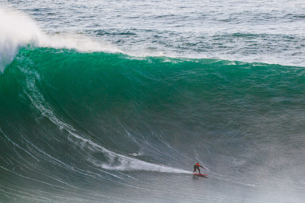 TUDOR NAZARÉ Big Wave Challenge Maya Gabeira