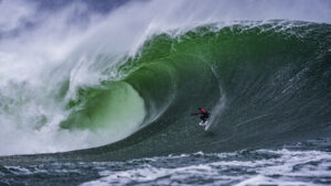 Matt Etxebarne Vs Mullaghmore&nbsp;: dans l’arène d’un swell mythique