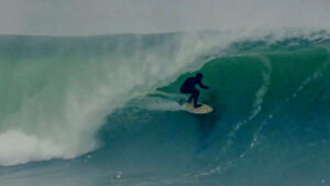 UNSEEN — Une vague landaise, quatre jours, quatre surfeurs