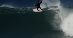 Torren Martyn sur un twin-fin de 4’6’’ dans Unconventional Craft