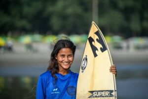 On lui disait que le surf n&rsquo;était pas fait pour les filles. Elle va représenter le Bangladesh aux Jeux asiatiques.