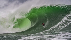Matt Etxebarne, un hiver en foil au rythme des gros swells